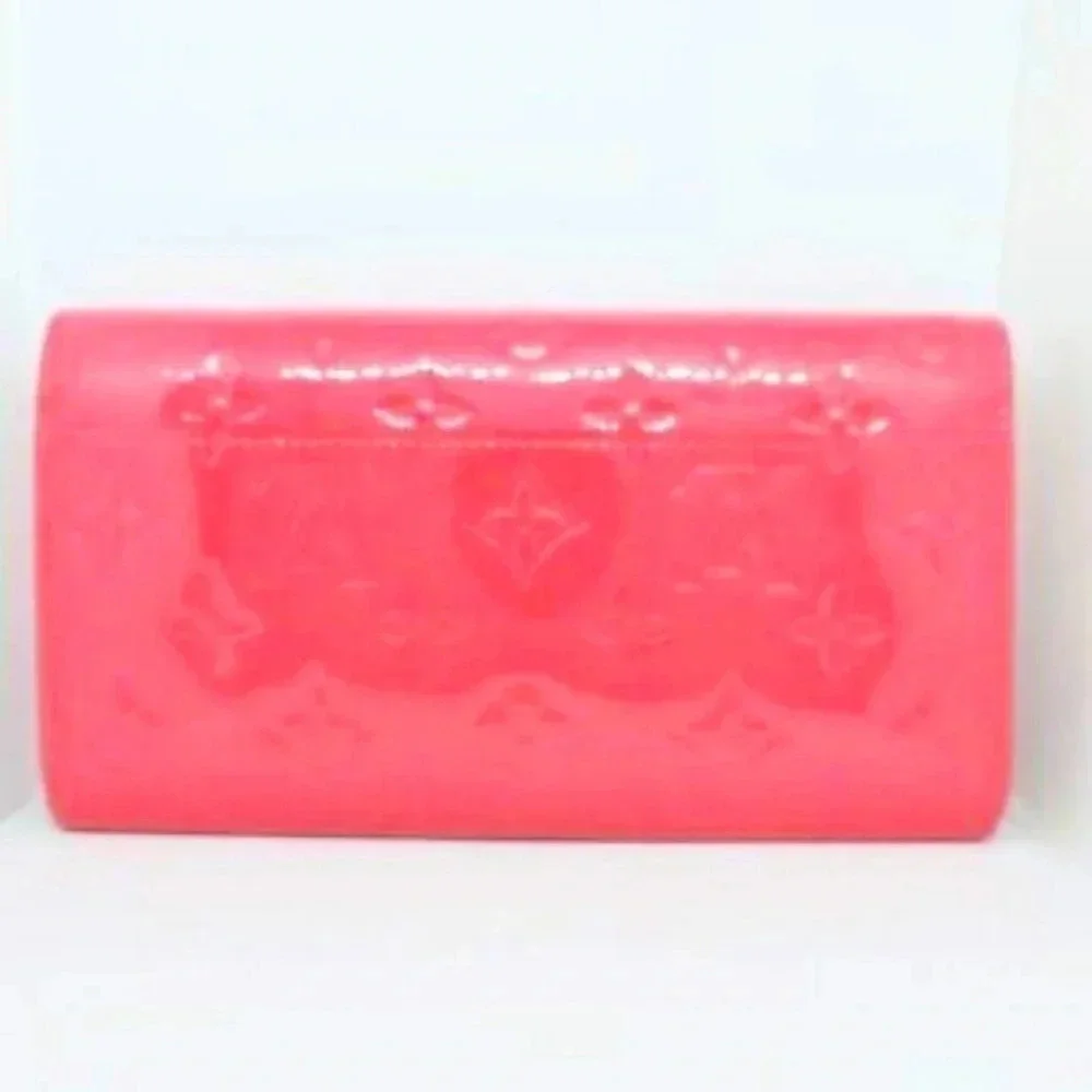 Louis Vuitton Sara Wallet, Portefeuille M90313 Hot pink Monogram Vernis Ts2136